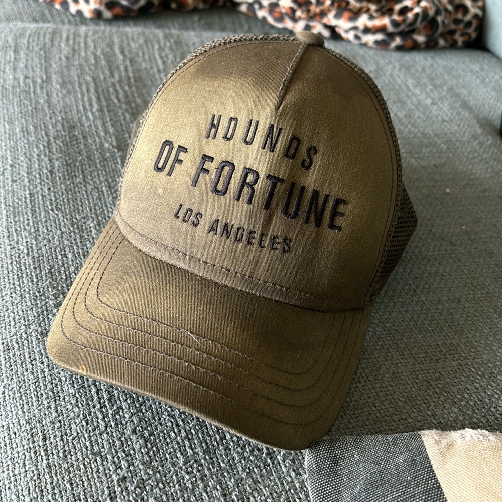 Hounds of fortune hat